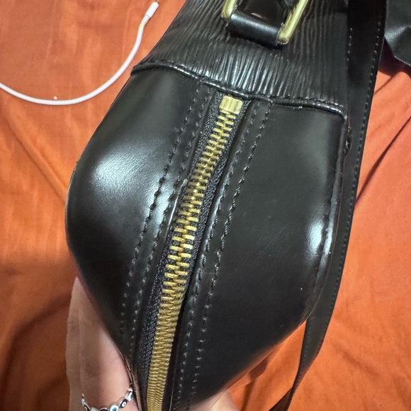 LV Epi black Shoulder Bag - Picture 10 of 16